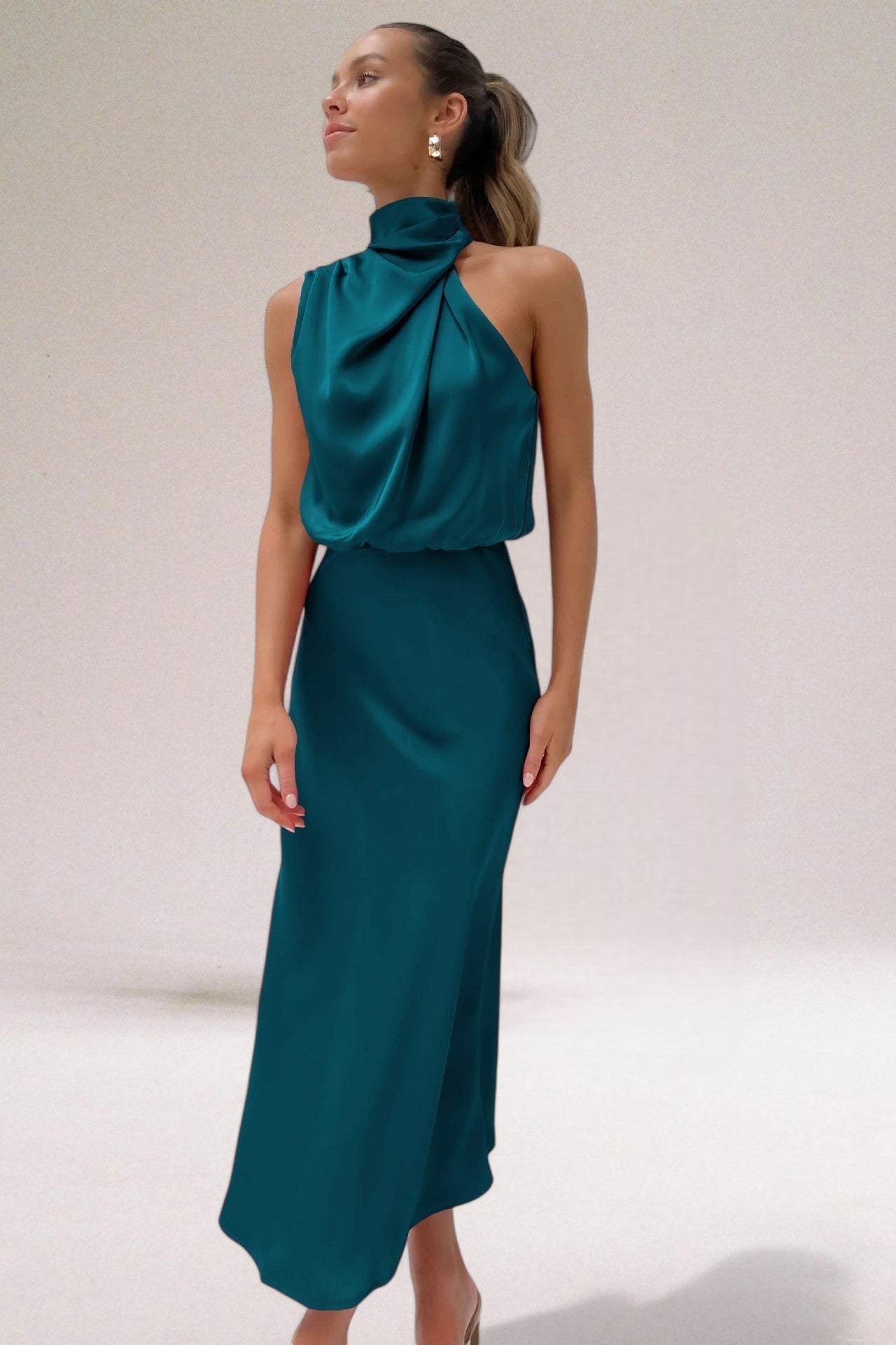 Parfait Élégance™ | ROBE MAXI HALTER EN SATIN