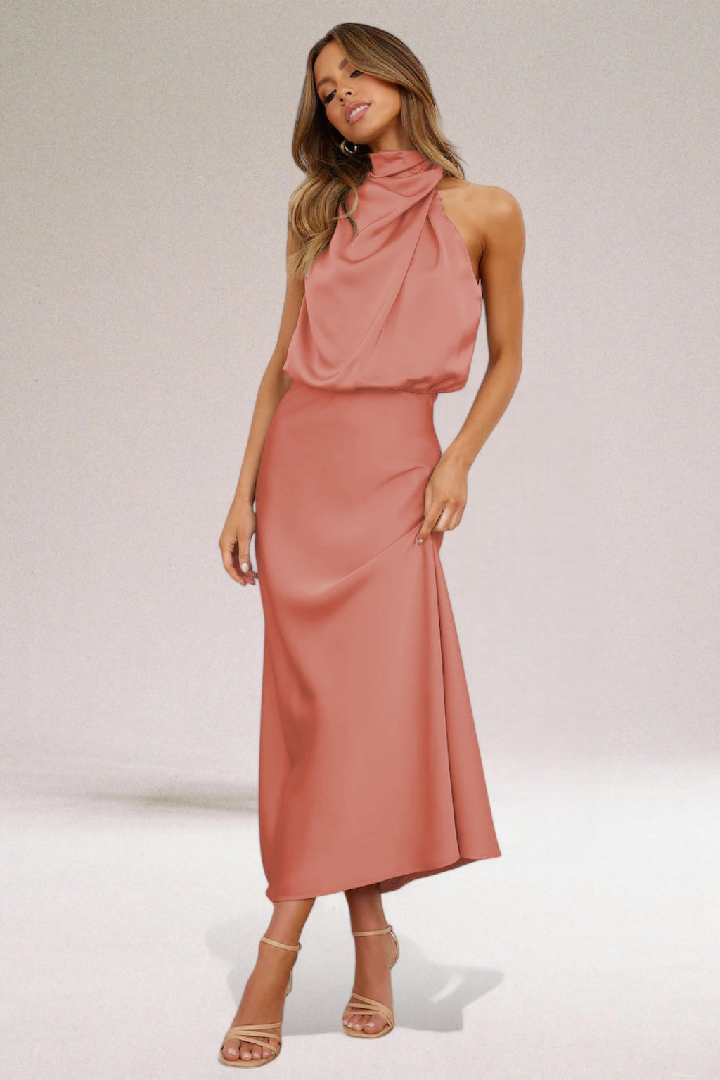 Parfait Élégance™ | ROBE MAXI HALTER EN SATIN