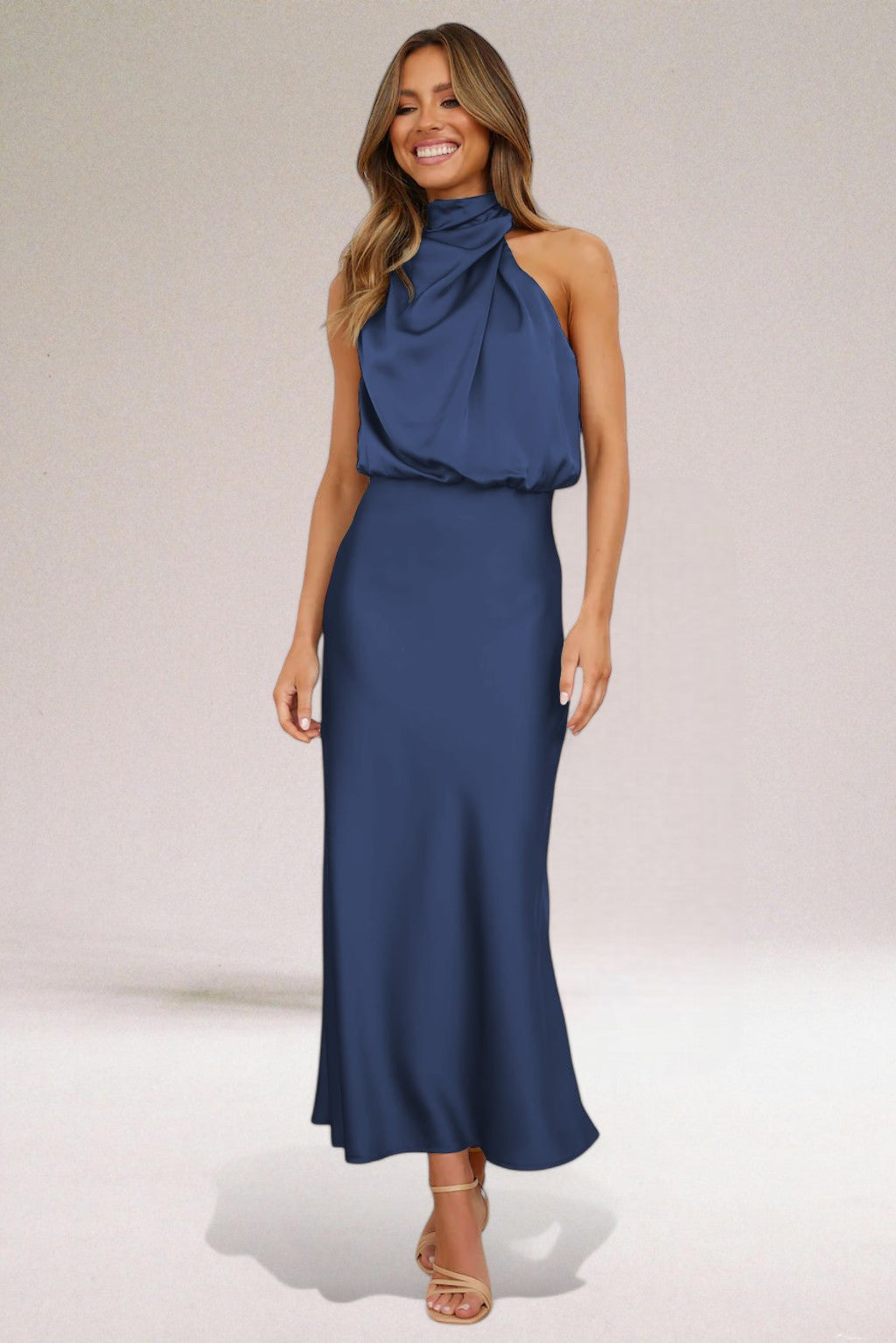 Parfait Élégance™ | ROBE MAXI HALTER EN SATIN